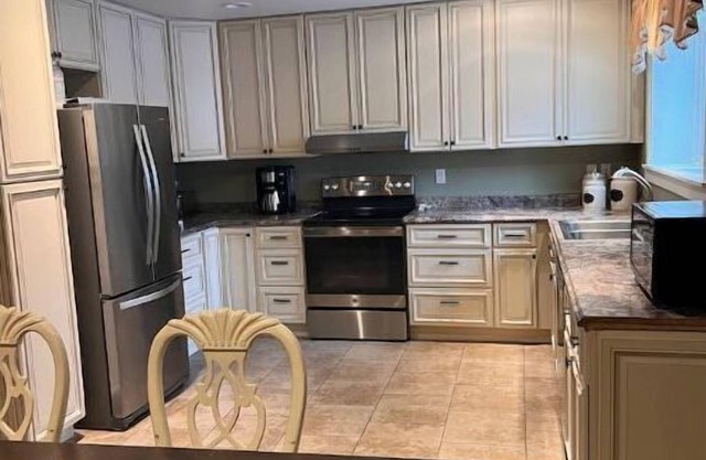 No cleaning fees! 3 Bdrm condo, 2 miles from town