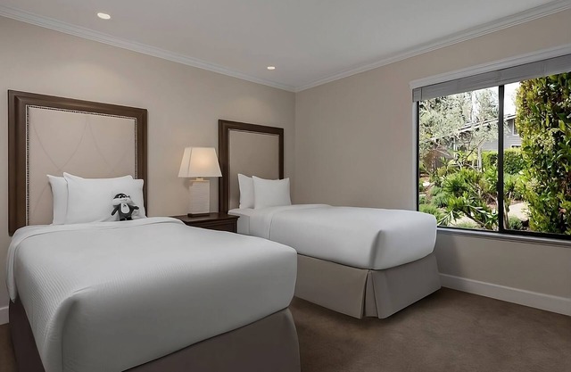 No Dull Moments! 4 Spacious Suites w/Kitchens, Pool, Onsite Golf, FREE Parking!