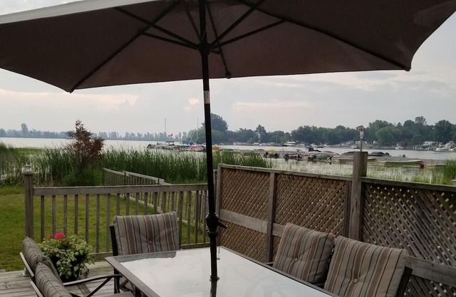 NO LONGER RENTING - Casual waterfront cottage on Weller's Bay