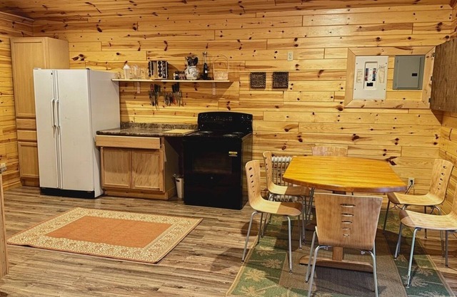 No neighbors, 2 km Lake Superior and river shoreline, 1,800 sq ft house