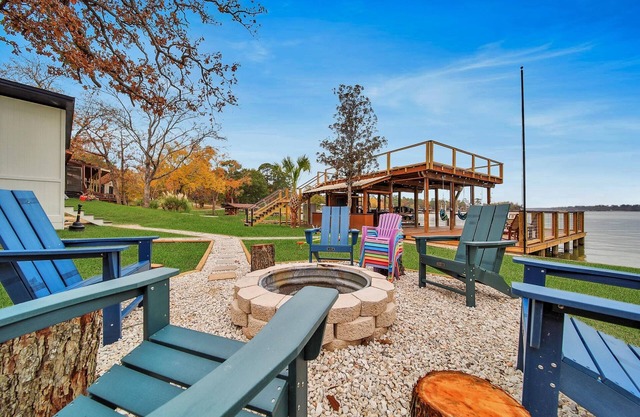No Wake Zone: Lake Livingston Water Front Retreat