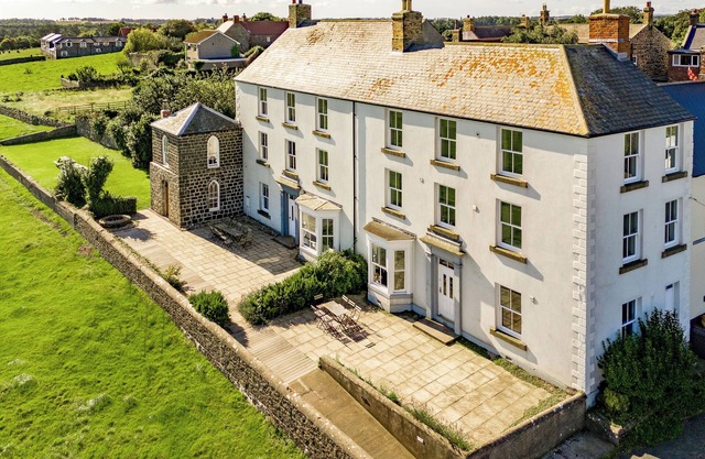 NO6 SEA LANE, family friendly, country holiday cottage in Embleton
