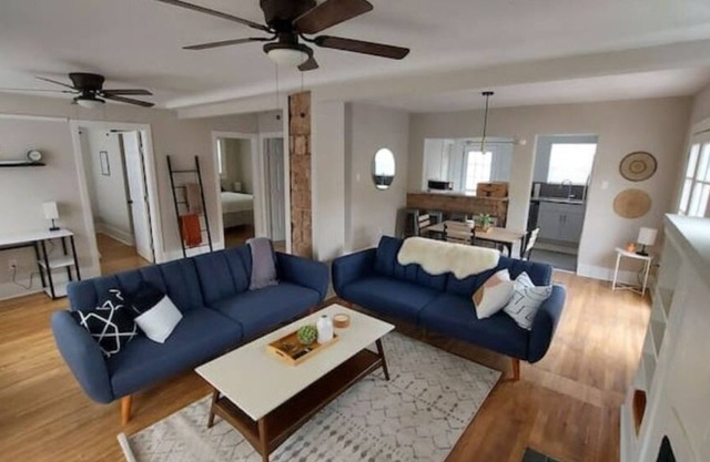 Nob Hill/UNM ~ Luxury Remodeled House w/King Bed