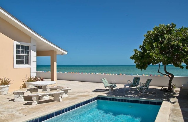 nOCEANFRONT HAVEN-35 Steps Into SEA! Private POOL,BEACH 10min Walk. 10%week-off!