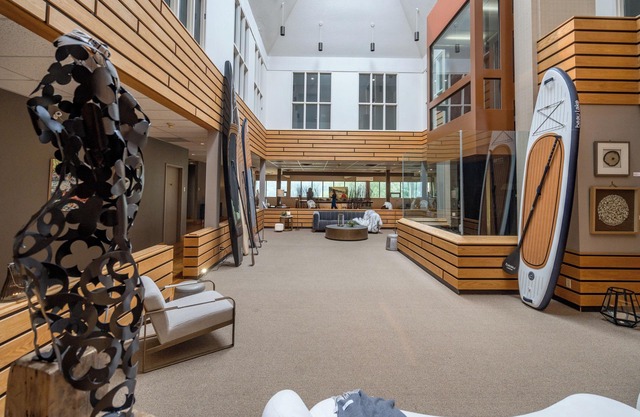 Nomi - 305 Queen Studio (Family Room)