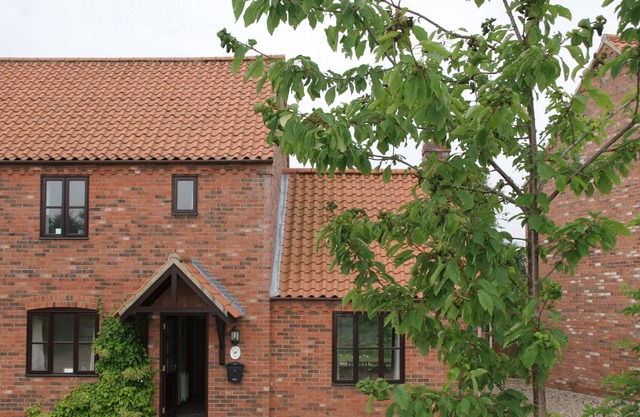 Norfolk Country Cottage with family recreational fishing, wild life and great vi