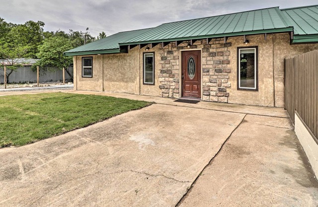 Norfolk Lake Home: Boat Parking, Patio & BBQ!