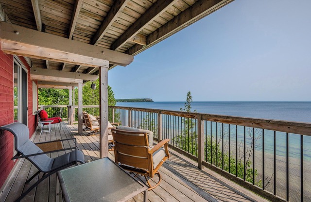 Norse Nook Waterfront w/Hot Tub & Sauna