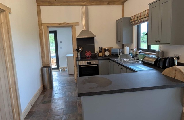 North Beer Lodge - Spacious Countryside Lodge with Hot Tub & Stunning Views