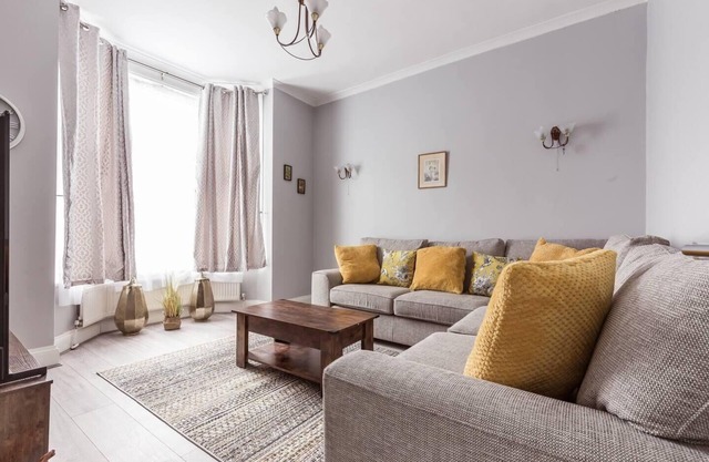 North Central London House/Sleeps8/Garden/Wifi