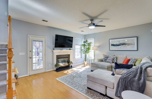 North Charleston Home Near Shopping & Dining!