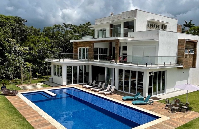 North Coast Beautiful Mansion with 8 suites - Fantastic