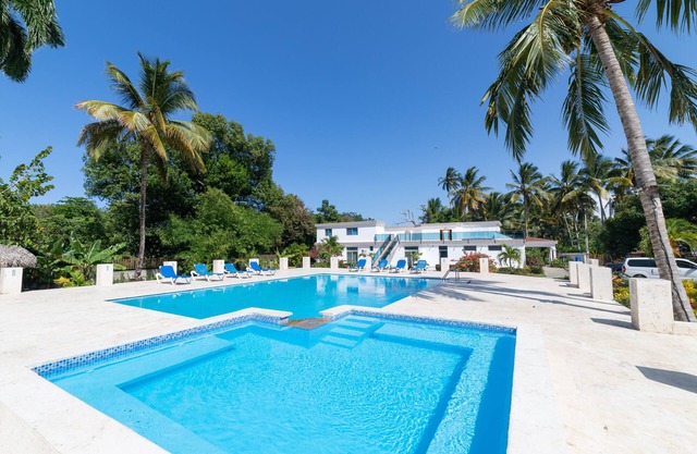 North Coast Mansion, Up to 20 guest!