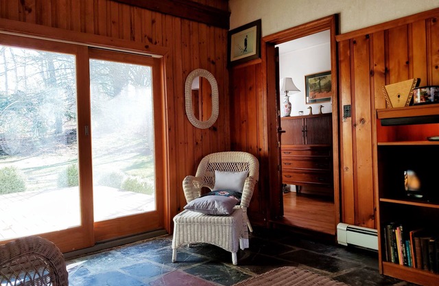 North Fork Wine Country, quiet tree lined street, 4 min walk to beach & bay