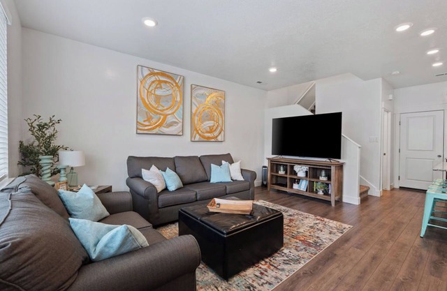 North Ogden Townhome Near Ski Resorts & Pet Friendly!