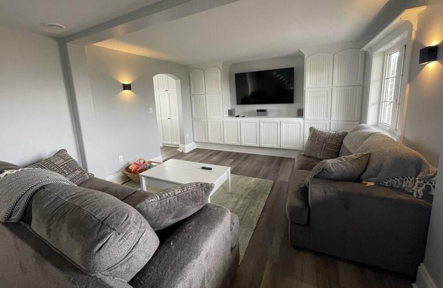 North Rustico beach house with million dollar ocean views- 2 min walk to beach!
