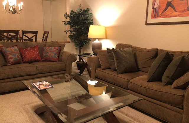 North Scottsdale.townhome at The Fountains . Clean and Safe!