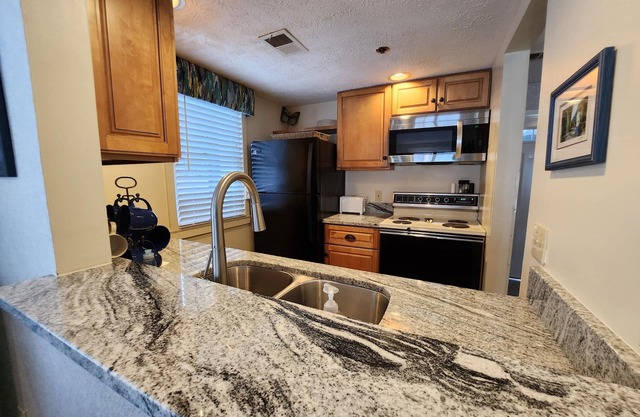North Shore Inn Traverse City - Unit 106
