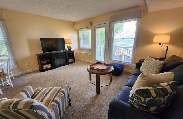 North Shore Inn Traverse City - Unit 201