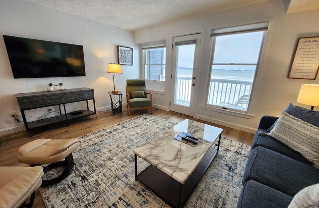 North Shore Inn Traverse City - Unit 203