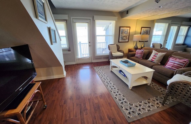 North Shore Inn Traverse City - Unit 304