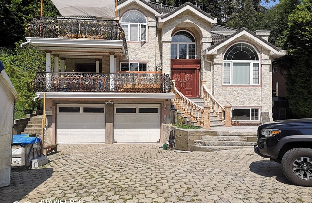 North Vancouver 3 bedroom unit