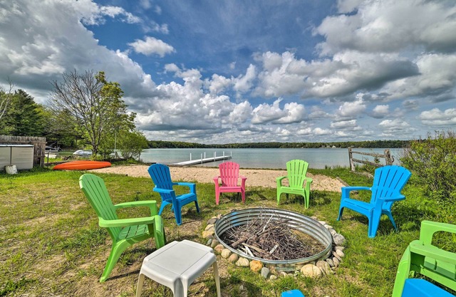 'northern Nights Beachfront Cottage' in Kalkaska