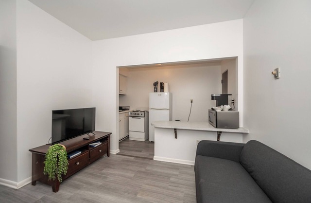 Northside Suite 2 – A Cozy Escape for 2! 10 Min to Downtown, Highly Walkable