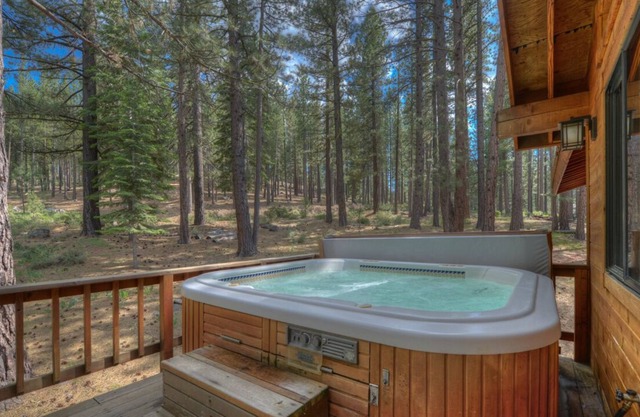 Northstar Family Cabin, Hot Tub, Rec Center Access