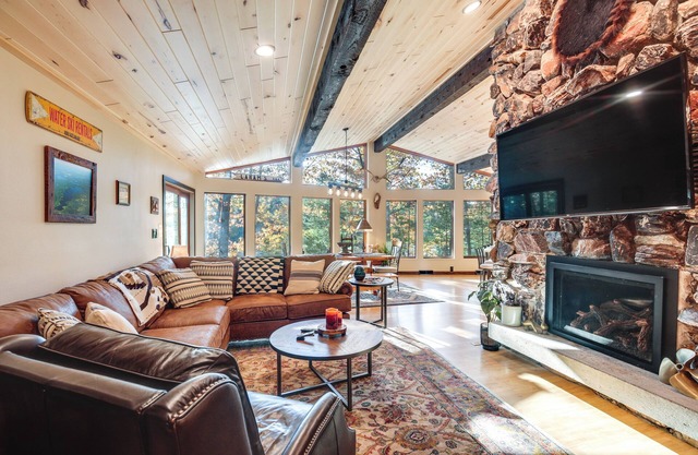 Northwoods Cabin w/Lake Access & Boat Dock