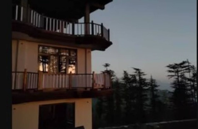 Norvin Homes- King Room with Balcony/breakfast included