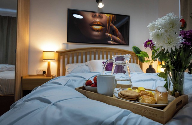 Norwich - House - Sleeps 7 - Parking - Garden