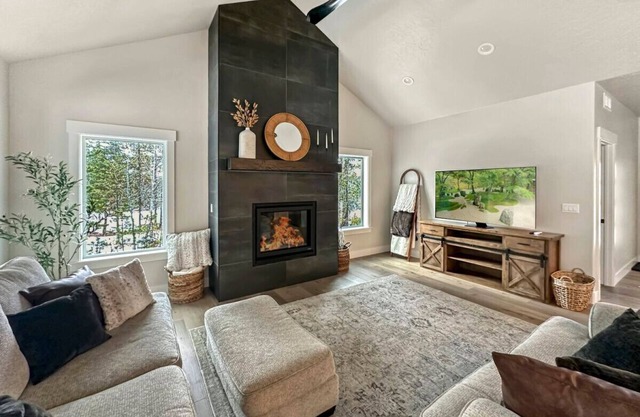 Norwood Modern Mountain