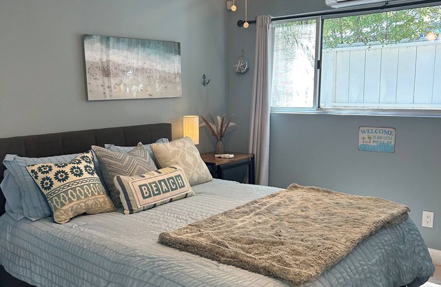 Nostalgic Coastal Retreat walk to hiking and beach