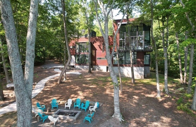 Not Your Average Lake House! 4 BR 15 guests