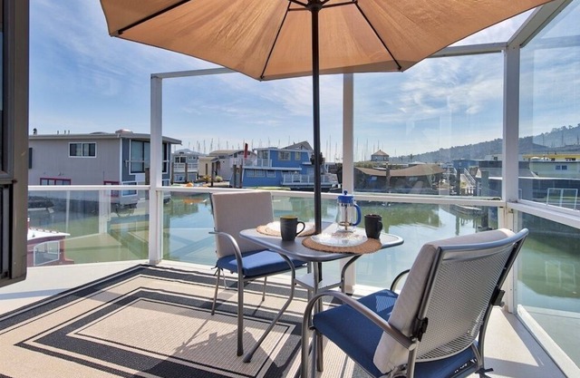 Not your Ordinary Houseboat! Deep Water & just remodeled! Excellent Location