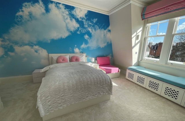 Notting Hill Luxurious Family Apartment, 4 bed+couch and 3 bathrooms
