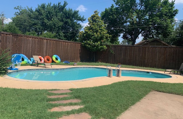 "NOTTINGHAM" * FIRE PIT* POOL * BILLIARDS * GAME ROOM *