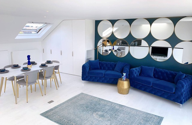 Nottinghill family-size penthouse, with amazing terrace views & alfresco dining.