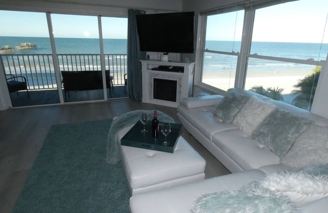 Nov/Dec dates Avail! BEACHFRONT CORNER 2/2 w/Jacuzzi and Electric FP!