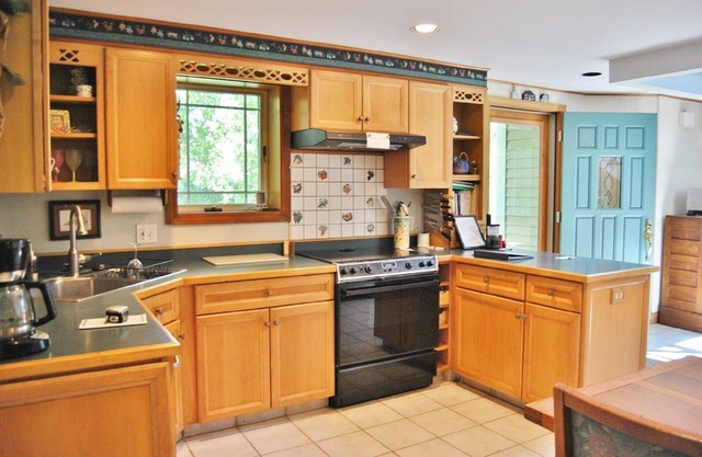 NOW BOOKING 2O23 ~ EAST MATUNUCK BEACH HOUSE - The Stedman House