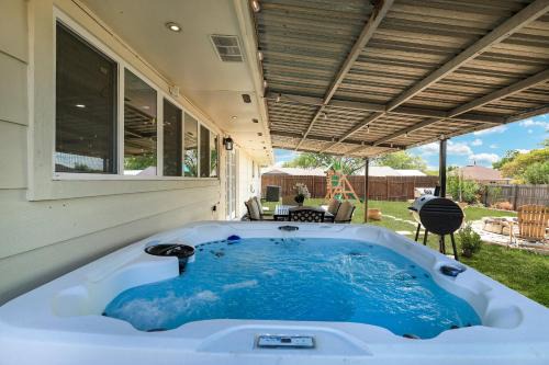 Nr Sea World Hot Tub Yard Bbq Fire Pit Swing Set