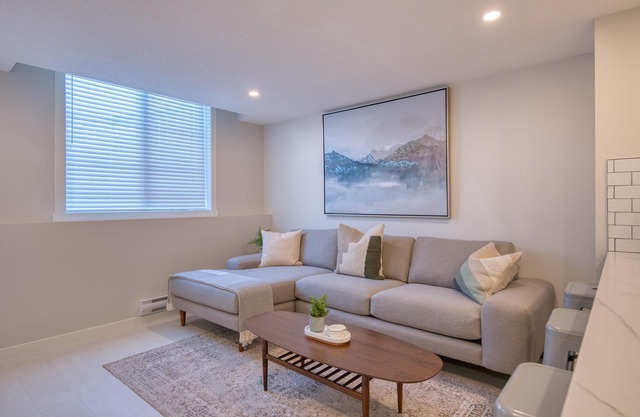 nStylish & Comfy Mountain Escape ~ King Bed ~ PS5! 1 Hr from Banff National Park