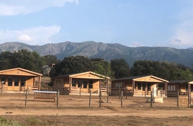 Nuit Insolite Dans Chalet de Luxe Tout Confort Dans Haras Équestre