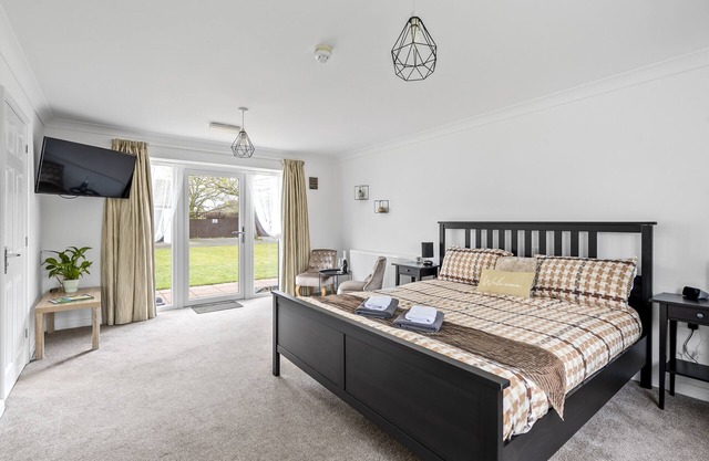 Number 6 - Lytton Tree Lodge - Reydon