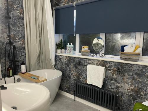 Number 78 Guest house M56 junction 12 located 5 minutes drive from Frodsham Continental breakfast Included