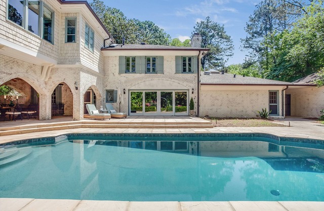 NW Buckhead gorgeous Mediterranean 4 bed 3.5 bath house hot heated pool jacuzzi