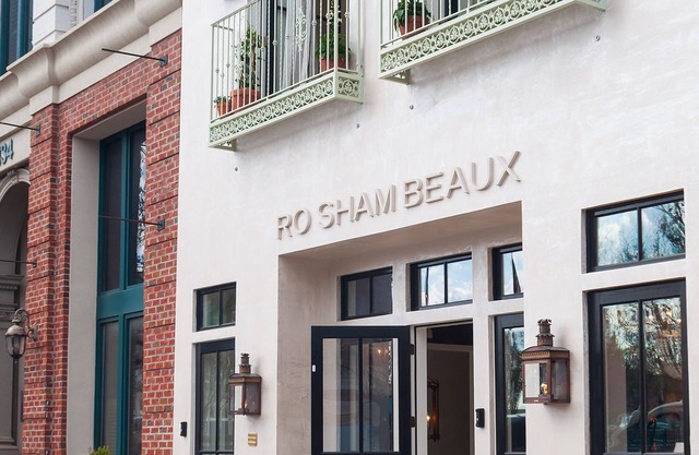 NY STYLE TOWNHOME WITH THE FEEL OF A 5-STAR HOTEL. DOWNTOWN H PT. MARKET CENTER