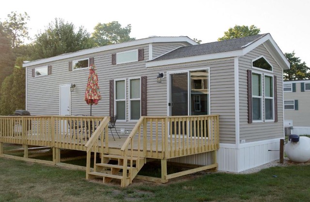 O'Connell's Yogi Bear Deluxe Park Model 24