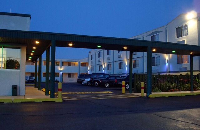 O'Hare Inn & Suites